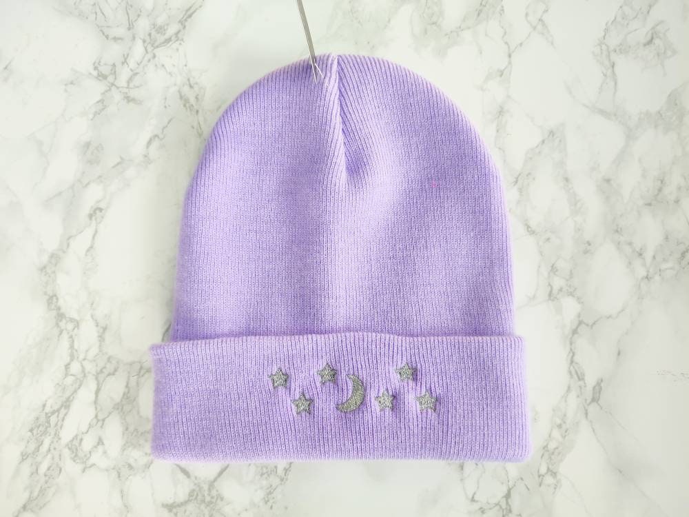 Moon and stars embroidered beanie hat Lilac